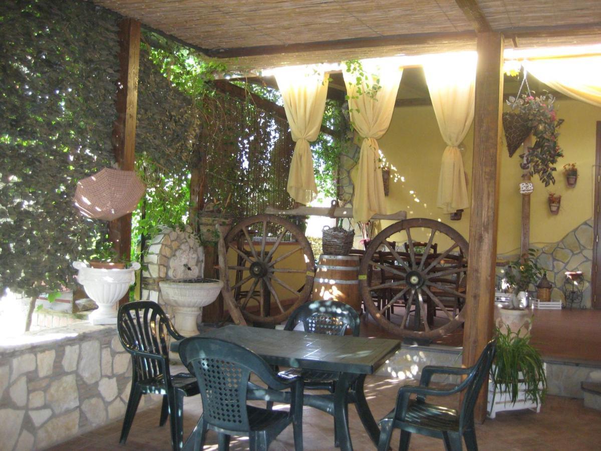 Oasi Del Lago Regalbuto Extérieur photo