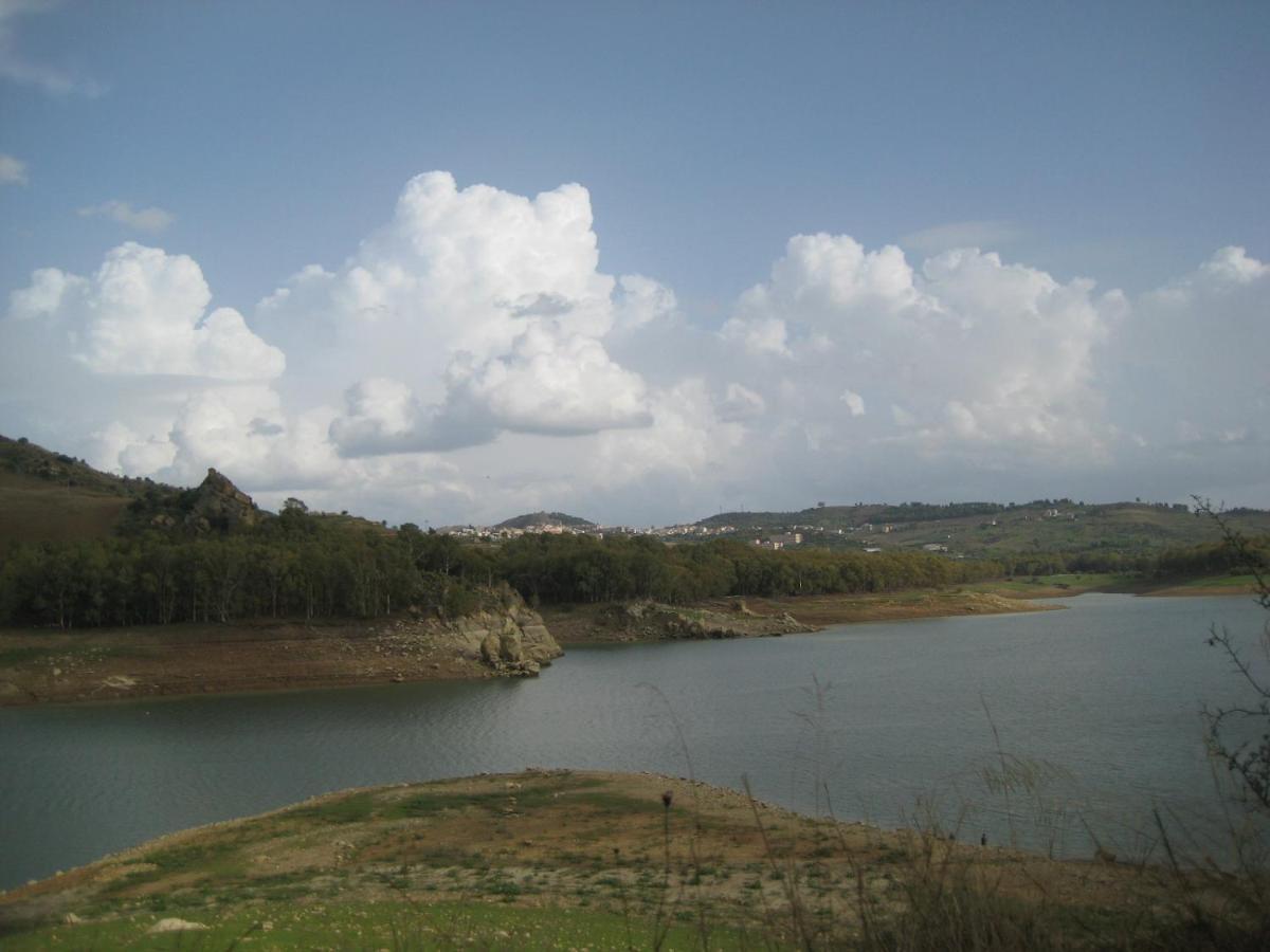 Oasi Del Lago Regalbuto Extérieur photo