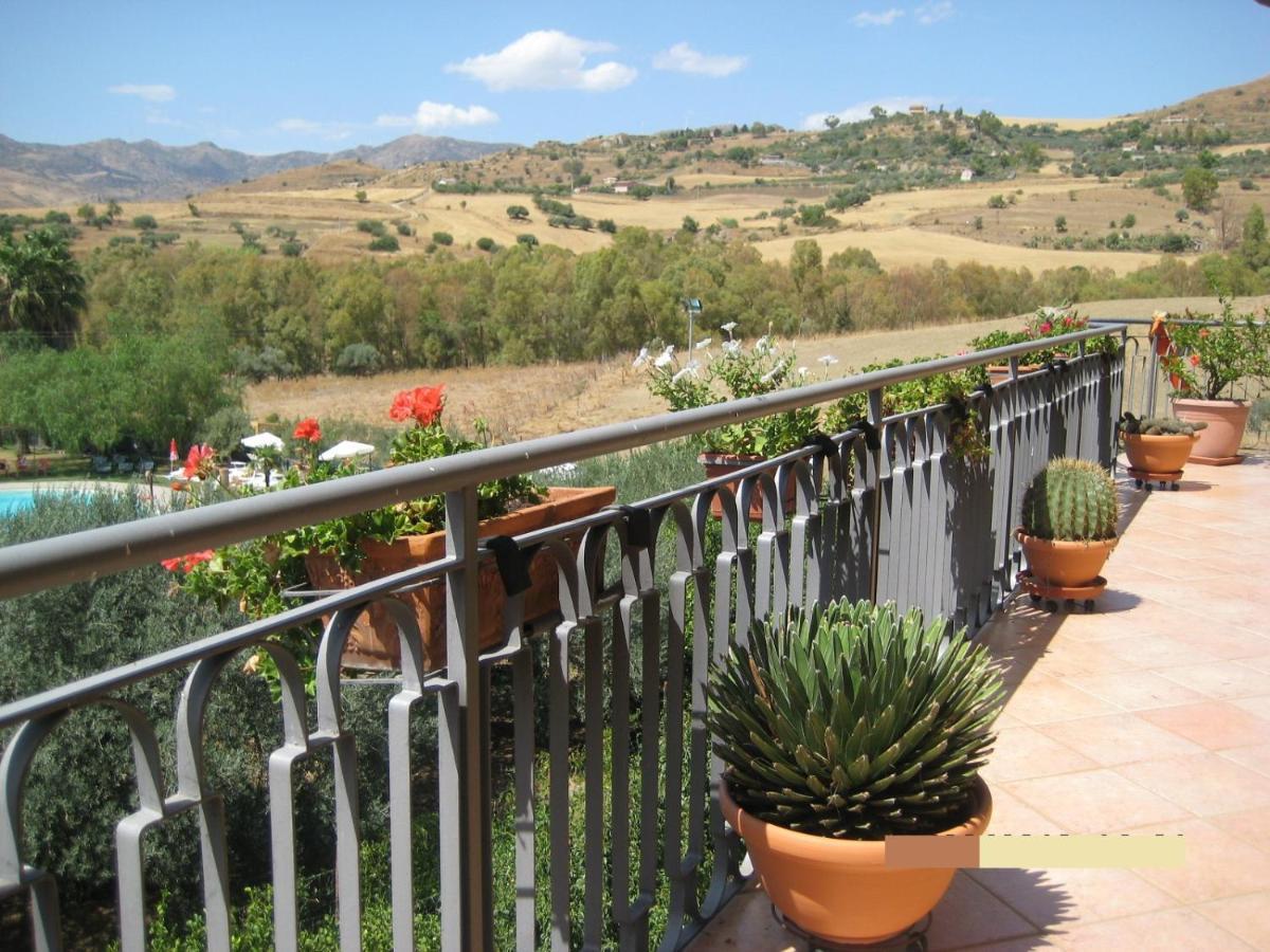 Oasi Del Lago Regalbuto Extérieur photo